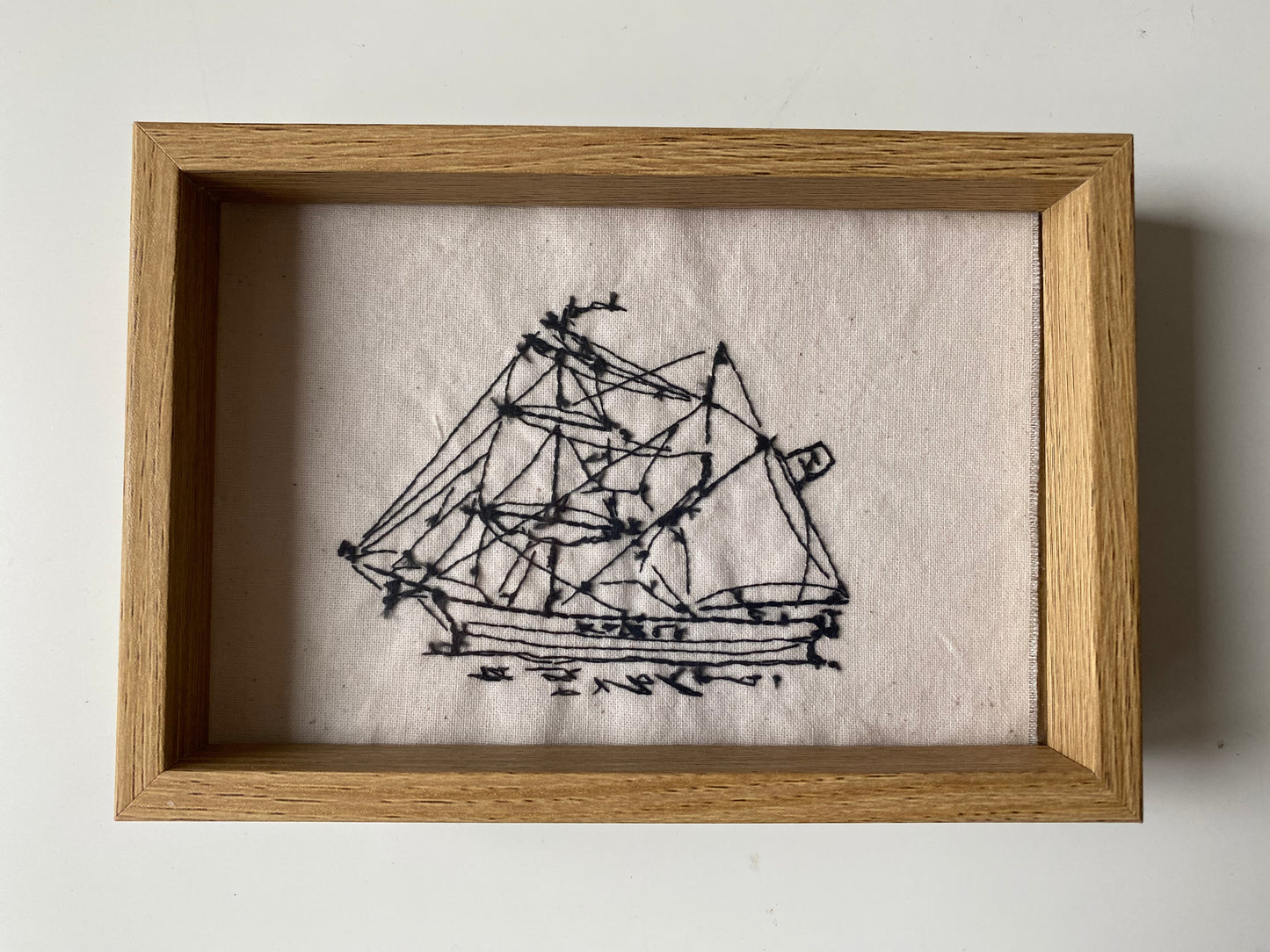 NAVIRE À DEUX MÂTS | BRODERIE FAITE MAIN